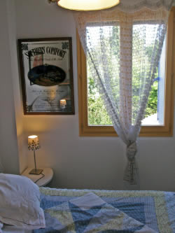 chambre avec vue sur jardin arrière
